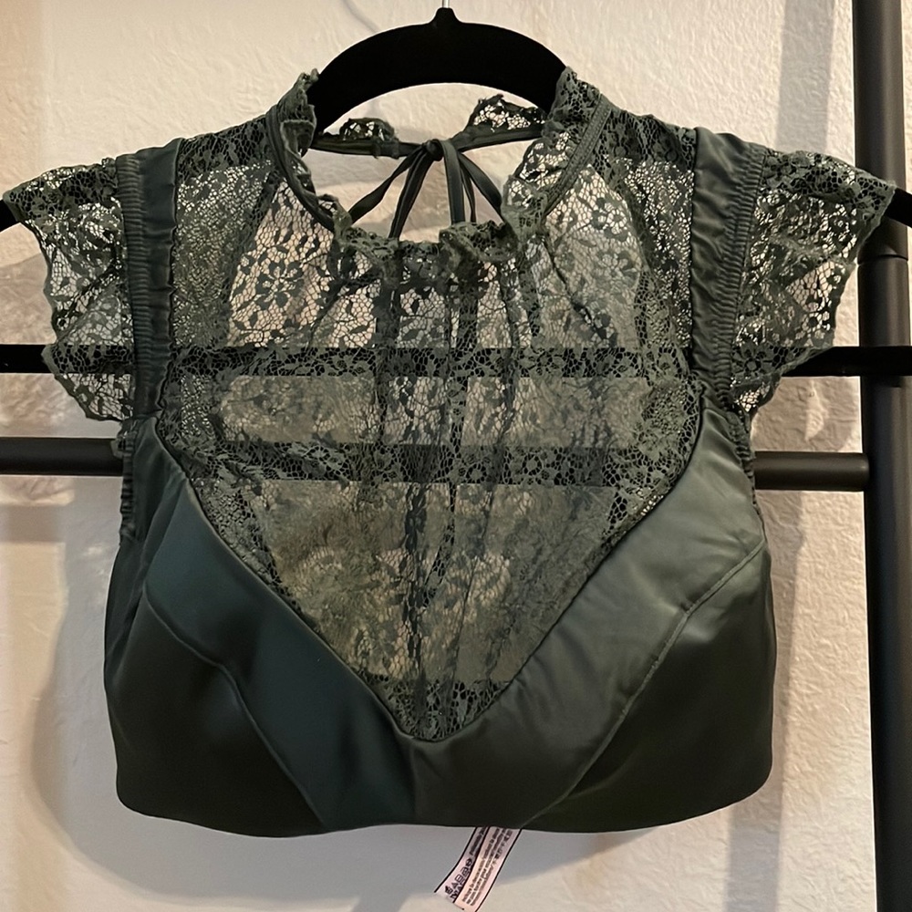 NWOT 32DD Jade green Victoria’s Secret bra shirt 👀